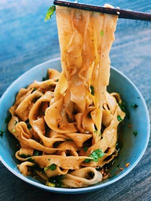  Hand-Pulled Noodles alla Shizuishan: Un connubio di sapori autentici e texture morbidamente croccante!