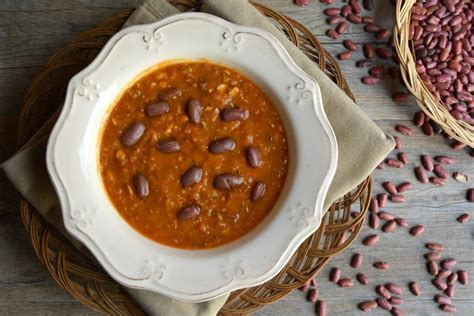  La Zuppa di Fagioli Rossi Piccanti: Una Sinfonia di Sapori Piccanti che Si Scioglie in Bocca!