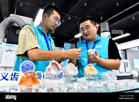  La Deliziosa Xiao Mian Di Rizhao: Un Intricato Ballo Di Sapori Piccanti e Cremosi!