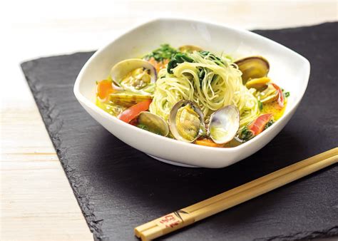  La Zuppa di Noodles di Pesce Spada: Un Sinfonia Umami con un'Esplosione di Freschezza!